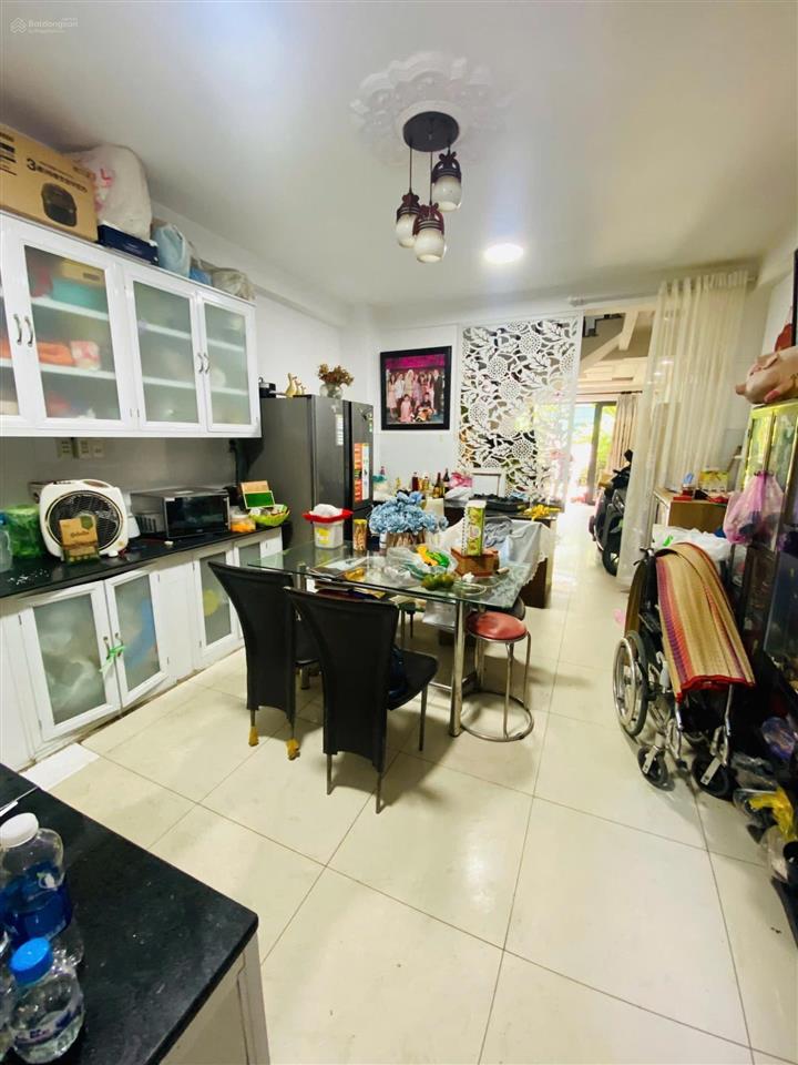 Ô tô ngủ trong nhà 4 x 18m cn 68m2  trệt 2 lầu sân thượng