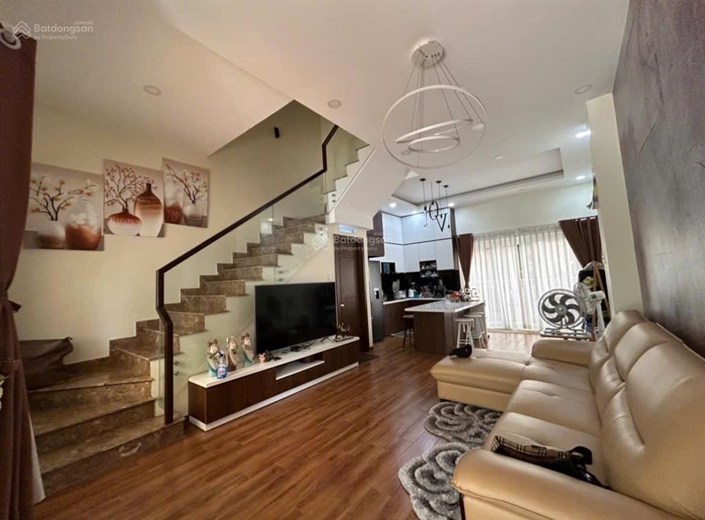 Hot hot nhà phố full nội thất châu âu, đã có sổ giá 10xx tỷ giá chuẩn không đăng ảo kéo khách