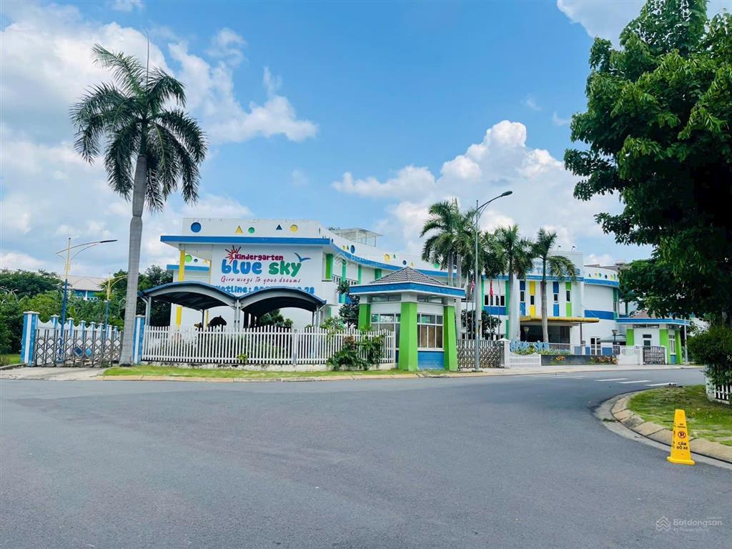 Bán bt mega ruby, 10 tỷ, 75m2, view đẹp, 4pn, 5wc, q9, hcm