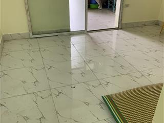 Trong khu tập thể của trường đại học sư phạm hn.  xem nhà và cập nhật thông tin 09838488 cô hồng