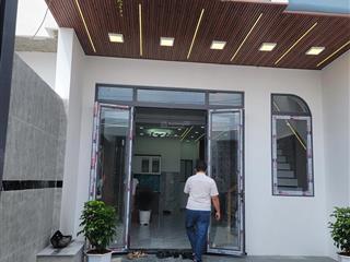 Nhà đẹp cách ngã ba mỹ hạnh 300m giá chỉ 2tỷ680 còn thương lượng.