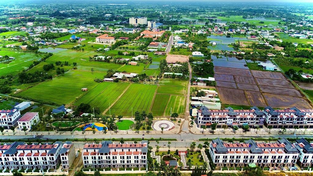 Càng chờ giá càng tăng sát vinhomes hậu nghĩa