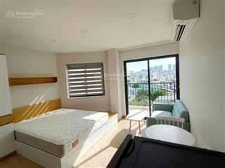 Cho thuê căn hộ ban công mặt tiền, full nội thất nằm ngay sát quận 1, quận 5, quận 10