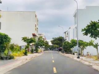 Cần tiền cho con du học  bán lô d2d 90m2 giá 1tỷ850tr sát chợ, kinh doanh tốt  sổ sẵn, xây tự do