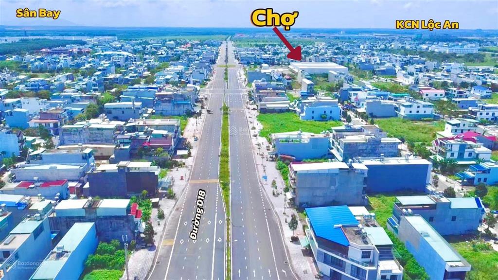 Đáo hạn ngân hàng  gia đình tôi bán gấp lô 130m2 giá 2tỷ750tr  đất ngay chợ  đường 20m  có sổ