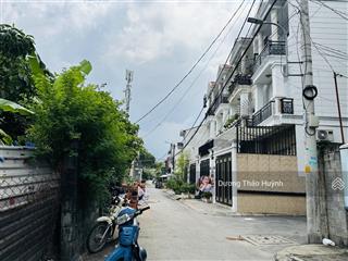 Bán gấp lô đất ngay chợ thủ đức (5.3x10.2) chỉ 3,9 tỷ đường 4m oto tới đất có tl nhẹ hồ văn tư