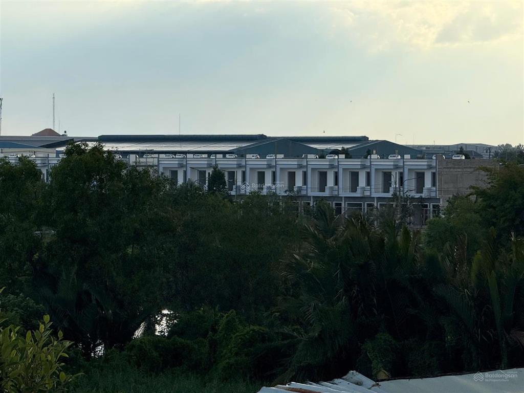 Nhà ngay chợ bình chánh 500tr nhận nhà