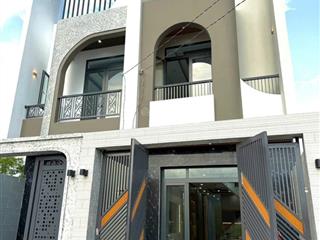 Nhà gần chợ bình chánh  shr  nhận nhà