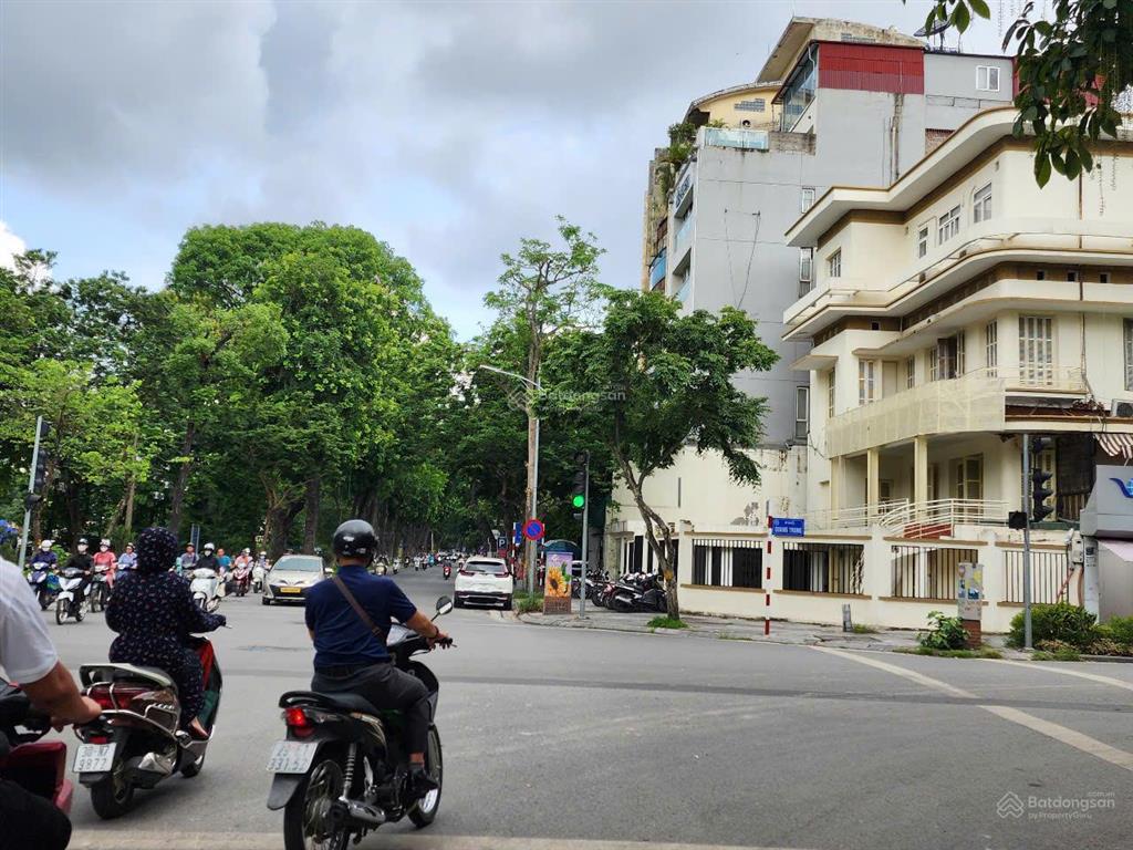 Bán mảnh đất vàng lô góc, mp quang trung, nguyễn du, hbt 365m2 x mt 30m giá 550 tỷ. 0366 051 ***