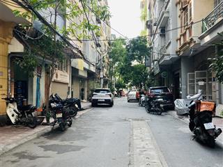 Bán tòa nhà văn phòng 10 tầng, 2 mặt tiền, view hồ hạ đình, dòng tiền 200tr/ tháng