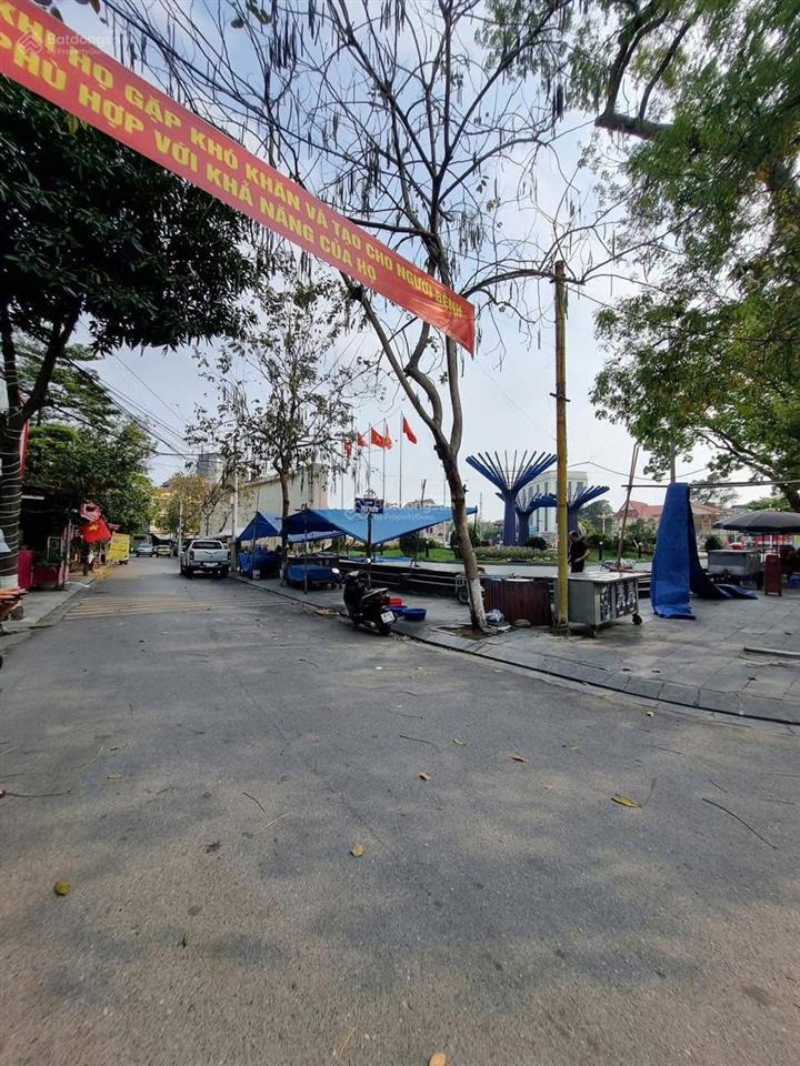 Cần tiền bán gấp lô góc đẹp view hồ, trung tâm tp phúc yên