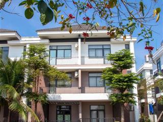 Bán gấp biệt thự 90m2 ven tp. hcm cách hóc môn 2km  nhà mới 3 tầng, 4pn  2,5 tỷ bao phí sang tên