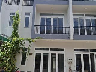 Nhà 1 trệt 2 lầu, sổ hoàn công  75m2, 4pn, 1 trệt 2 lầu  an ninh và đủ tiện ích, cách hóc môn 2km