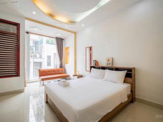 Cho thuê căn hộ studio ban công q1 gần cầu ông lãnh, cầu calmette, đh văn lang, bùi viện