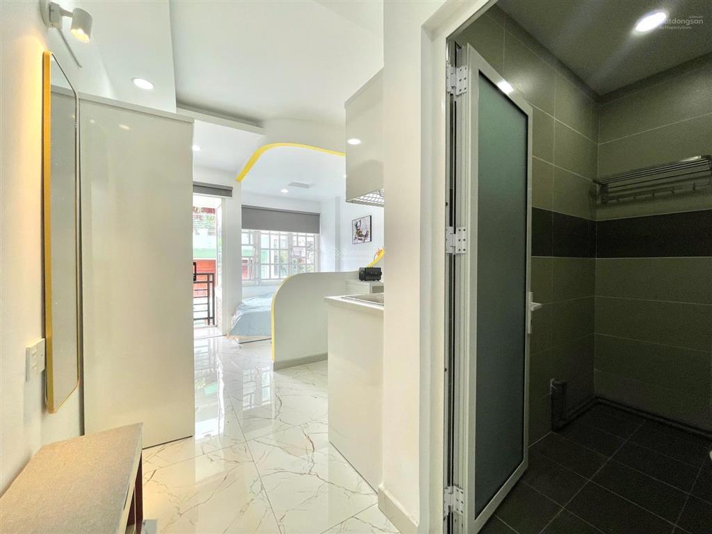 Cho thuê phòng studio ban công, máy giặt riêng q1 gần cầu nguyễn văn cừ, công an thành phố,nowzone