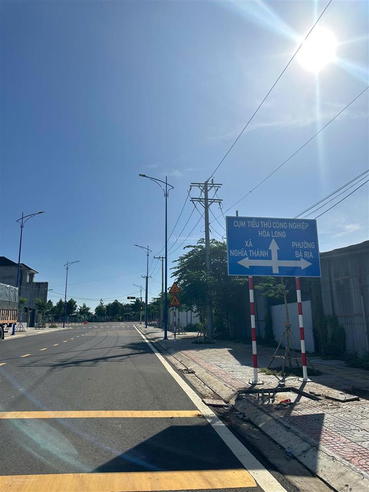 Chủ ngộp bán gấp lô đất phường tam long đường 25 khu dân cư lan anh 100m2/1ty180