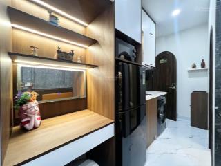 Căn nhà này mới xây có thang máy với 10 phòng cho thuê full nội thất sẵn thu nhập 100 tr/ tháng