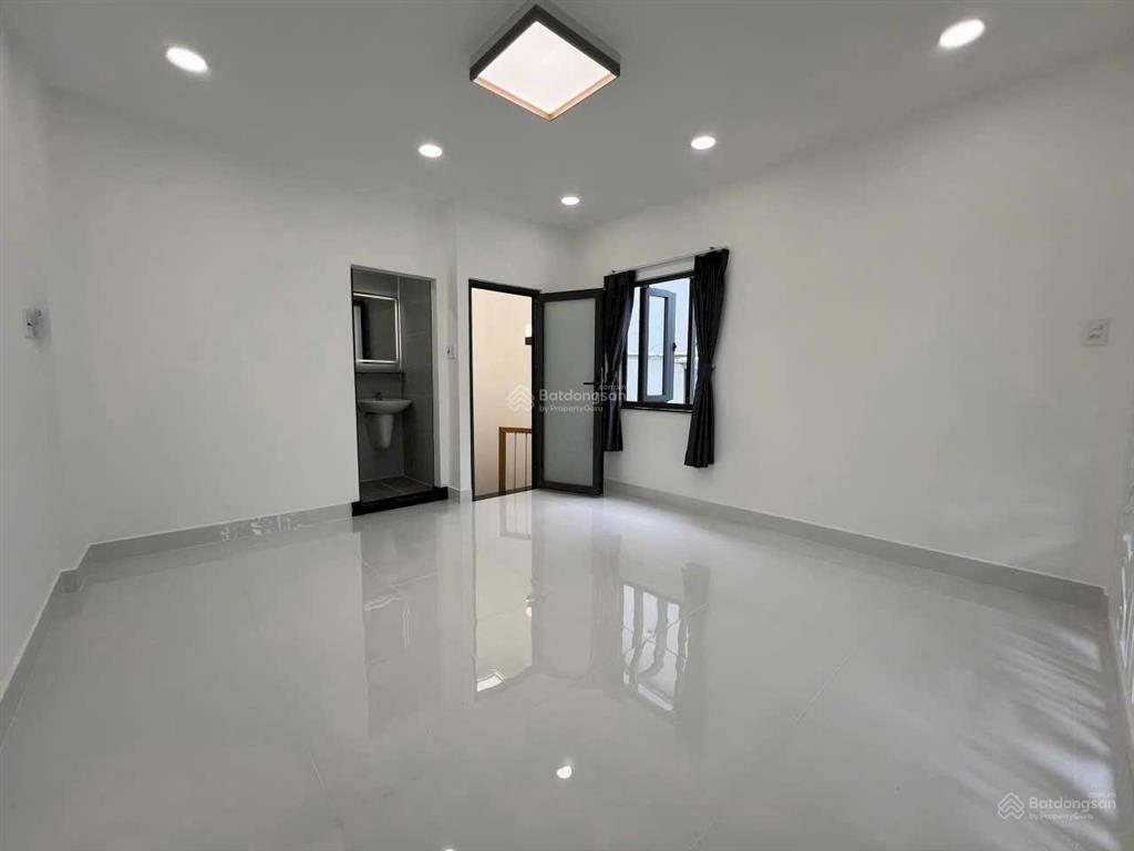 Mặt tiền kinh doanh căn góc nhà mới 2 lầu siêu đẹp 142a cô giang, phú nhuận