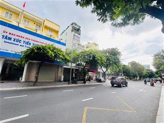 Cần bán nhà mặt tiền đường đinh tiên hoàng , trung tâm quận 1