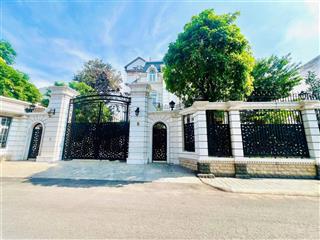 Bán biệt thự quận 2 diện tích khủng