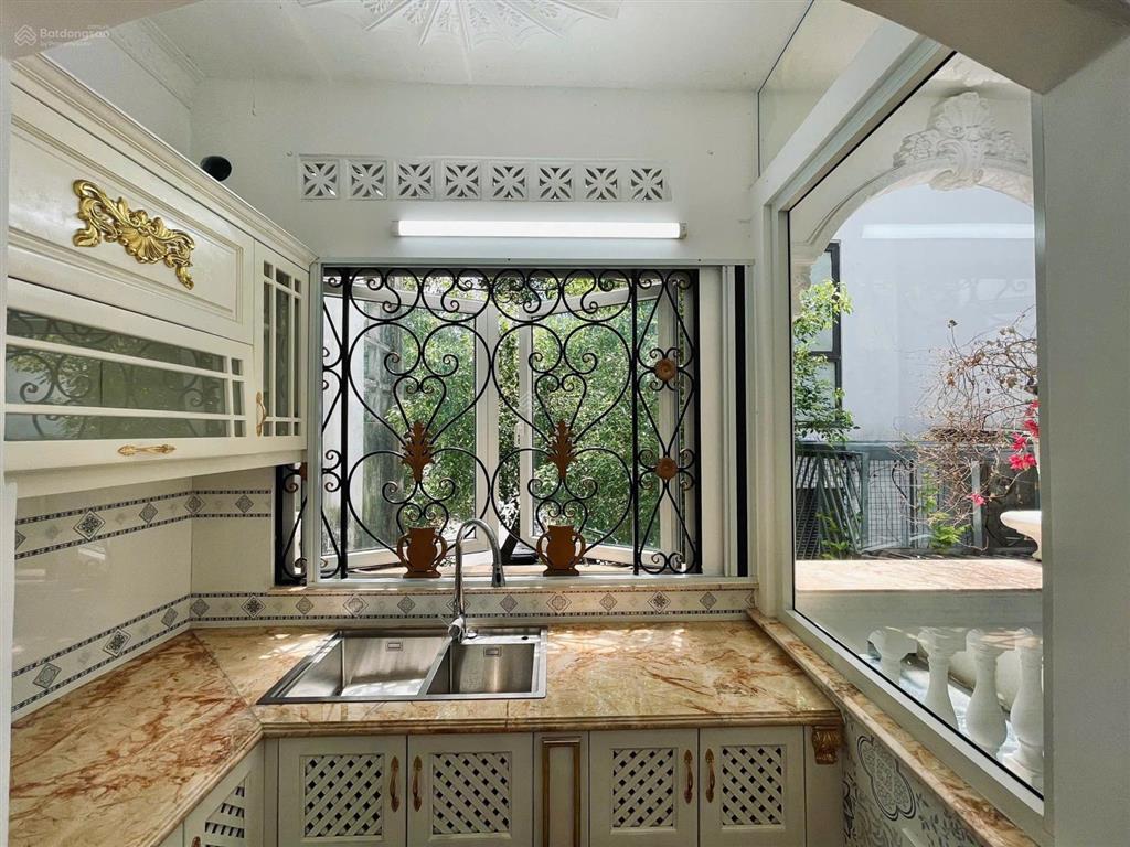 Bán nhà 2 mặt tiền cô bắc  quận 1