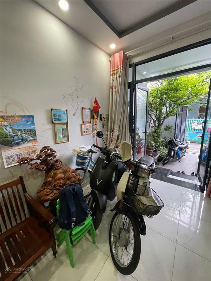 19 năm tâm huyết, chủ đành bán căn nhà cạnh cây xăng lã xuân oai, 80m2, nhỉnh 6 tỷ, đường oto