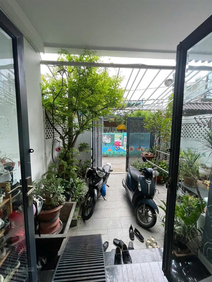 19 năm tâm huyết, chủ đành bán căn nhà cạnh cây xăng lã xuân oai, 80m2, nhỉnh 6 tỷ, đường oto