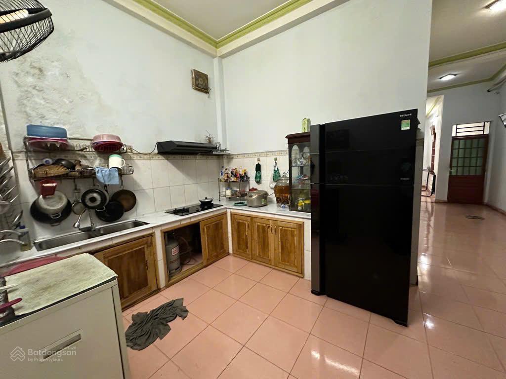 Bán nhà 3 tầng 84m2 (5*18m)  6.5 tỷ, gần ngã 4 thủ đức, hxh thông ra lê văn việt