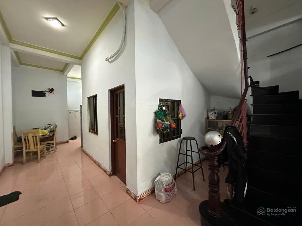Bán nhà 3 tầng 84m2 (5*18m)  6.5 tỷ, gần ngã 4 thủ đức, hxh thông ra lê văn việt