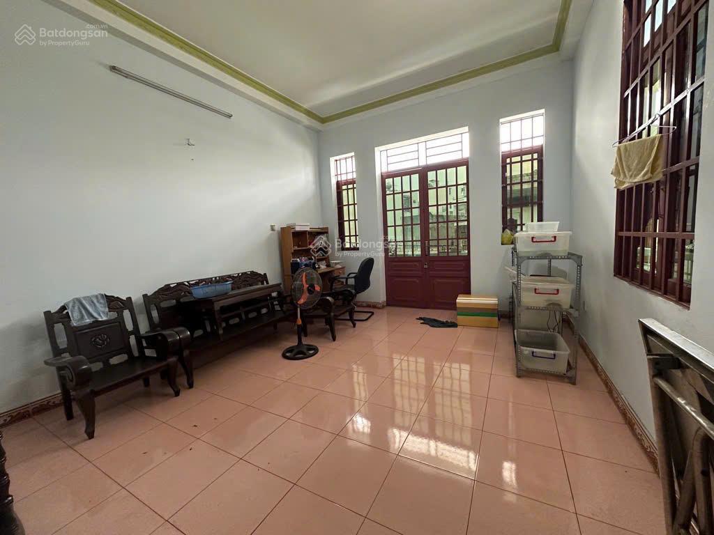 Bán nhà 3 tầng 84m2 (5*18m)  6.5 tỷ, gần ngã 4 thủ đức, hxh thông ra lê văn việt