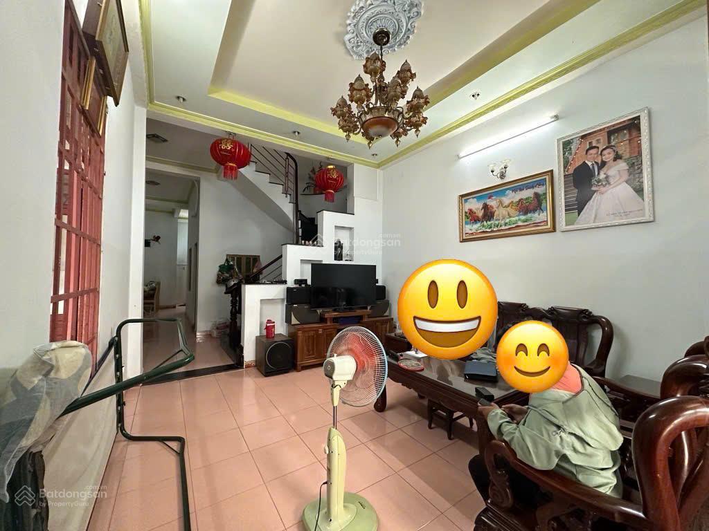 Bán nhà 3 tầng 84m2 (5*18m)  6.5 tỷ, gần ngã 4 thủ đức, hxh thông ra lê văn việt