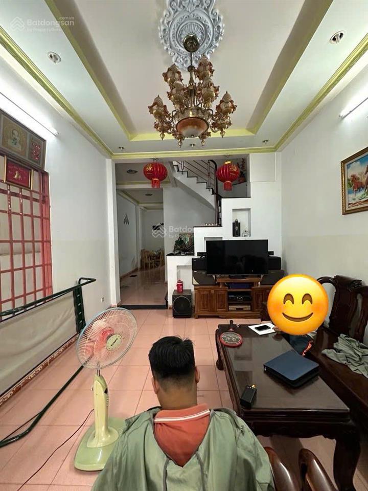 Bán nhà 3 tầng 84m2 (5*18m)  6.5 tỷ, gần ngã 4 thủ đức, hxh thông ra lê văn việt