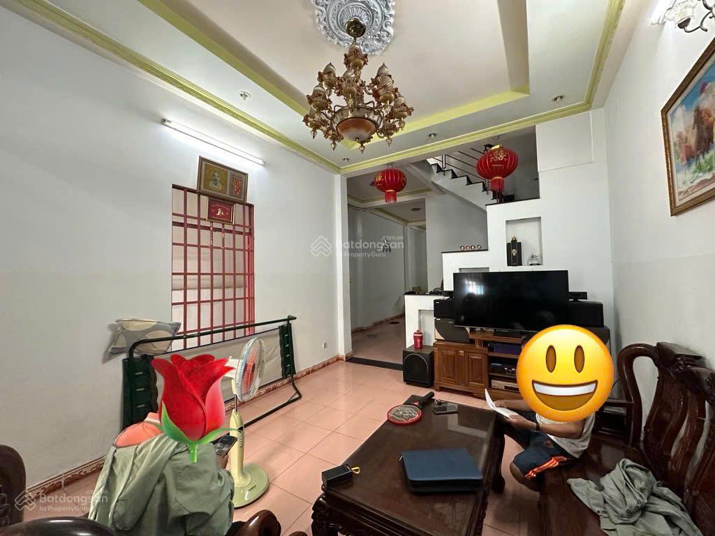 Bán nhà 3 tầng 84m2 (5*18m)  6.5 tỷ, gần ngã 4 thủ đức, hxh thông ra lê văn việt