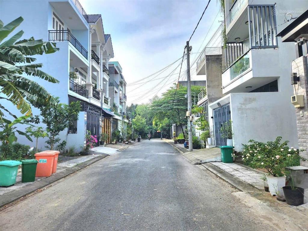Bán đất p. long trường  83m2  chỉ 4.4 tỷ  đường oto 8m  giá tốt của khu vực