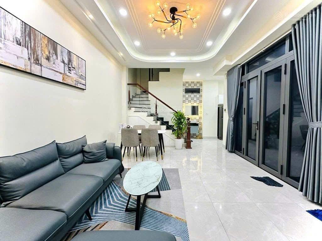 Bán nhà 3 tầng  100m2 sàn  nhỉnh 5 tỷ  đường 6m thông  cạnh vinhomes grand park nguyễn xiển