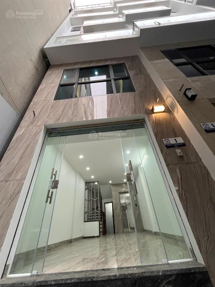 Bán nhà suýt nữa thì nằm ở mặt đường thạch bàn, diện tích 43.5m2 8 tỷ, thang máy, nội thất mới