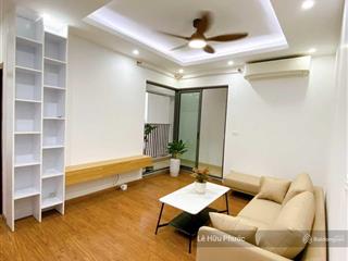 Chính chủ gửi bán căn 73m2, 2pn, 2wc, ban công phòng khách, full nội thất. tầng trung, sổ cất két