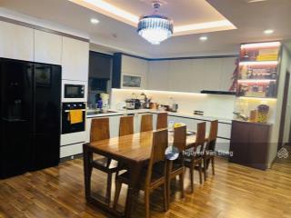 Bán căn hộ tầng đẹp, ban công đông nam mát mẻ, có slot ôtô 200k, nội thất full đồ đẹp, sổ đỏ sẵn