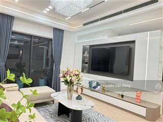 Hai bác cần bán căn hộ cao cấp dự án vinhomes metrolpolis, sổ đỏ sẵn giao dịch, nội thất đầy đủ đồ