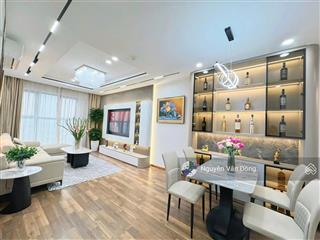 Giá tốt nhất goldmark city, nhà tôi cần bán căn 2 ngủ đẹp, nội thất tặng lại đầy đủ, có slot oto