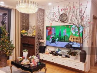 Gia đình cần chuyển nhượng căn hộ 2 ngủ đẹp view bể bơi, sổ đỏ sẵn giao dịch, full nội thất đẹp
