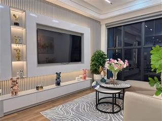 Hai bác cần bán căn hộ 2 ngủ tòa liễu giai tower vị trí đắc địa, nội thất để lại đầy đủ,giá cực tốt
