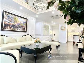 Chính chủ gửi bán căn hộ trung tâm cầu giấy, tầng đẹp view hồ, sổ đỏ sẵn giao dịch, full nội thất