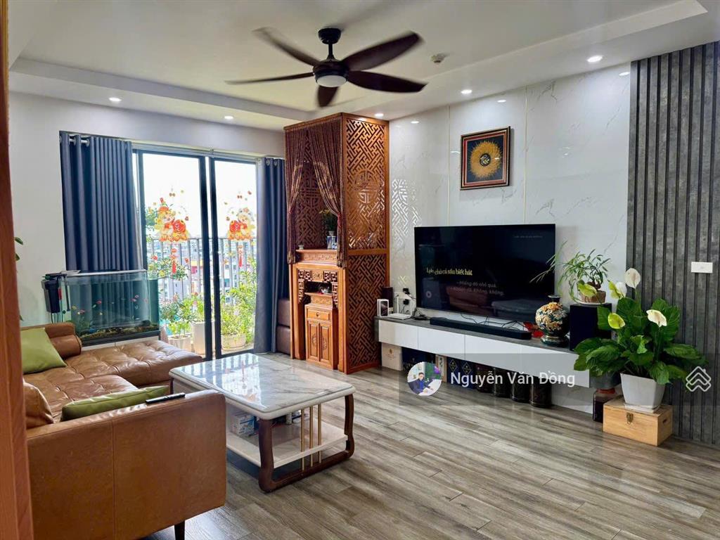 Gia đình cần chuyển nhượng căn hộ đẹp dự án golden palace mễ trì, tặng nội thất full đẹp, sổ đỏ sẵn