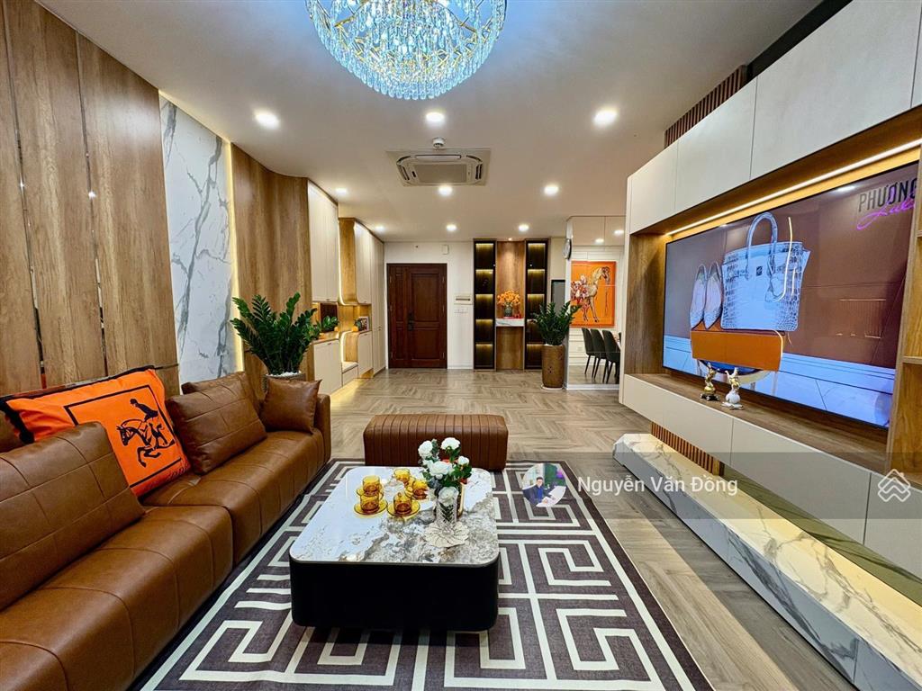 Cần bán căn hộ tầng đẹp view hô tây thoáng mát, sổ đỏ sẵn giao dịch, tặng lại full đồ nội thất đẹp