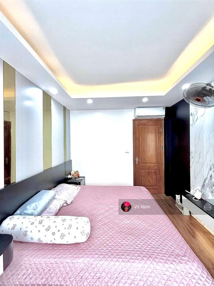 Bán nhà pl đường láng, vf3 đỗ cửa, ngõ thông kd, dân trí cao, 39m2 x 4t, mt 4.2 m giá 12 tỷ tl