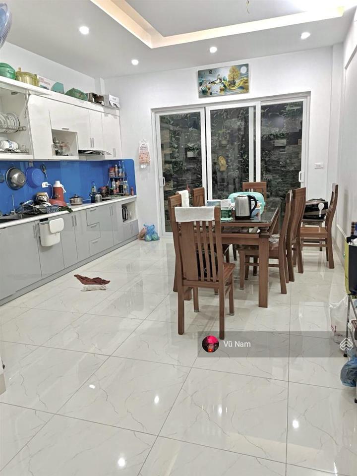 Bán nhà pl đường láng, vf3 đỗ cửa, ngõ thông kd, dân trí cao, 39m2 x 4t, mt 4.2 m giá 12 tỷ tl