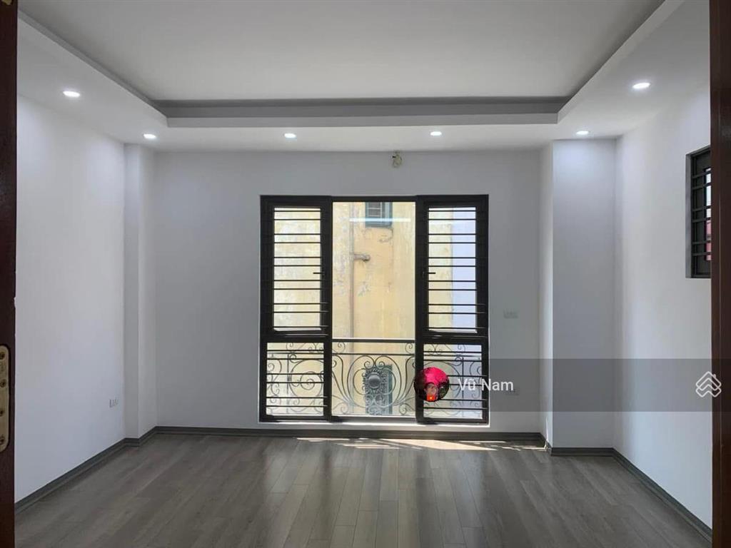 Bán nhà phố nguyễn lương bằng, 30m ra phố, ngõ ba gác, thông, kd cho thuê, thang máy, giá 11 tỷ