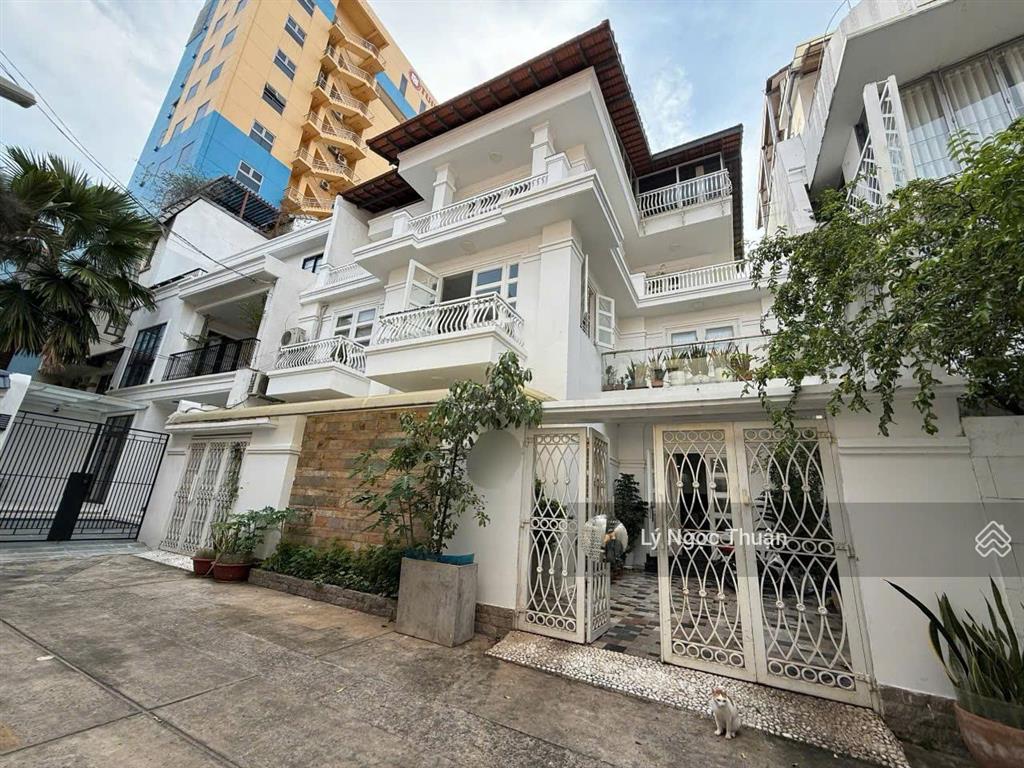 Bán biệt thự nguyễn thành ý quận 1(12.5x15m) 3 tầng siêu đẹp về giá chỉ 55 tỷ