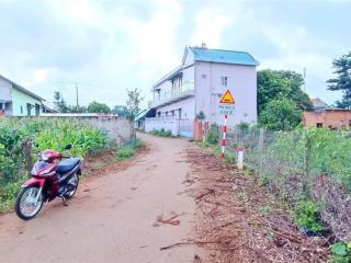 Cần bán đất 1,6 tỷ đất khu dân cư full hồng , cạnh đường lớn & an ninh tốt cạnh trung tâm lớn.